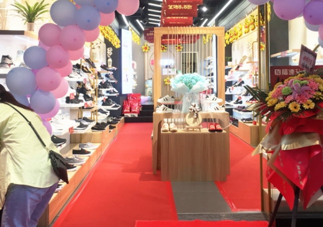 賀：福連升老北京布鞋云南昭通威信縣后街店正式開業！