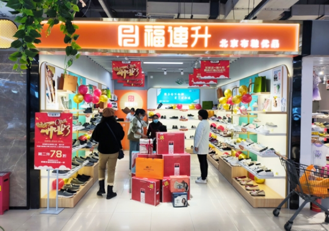 開實體鞋店：品牌店和批發(fā)散貨店哪個好？