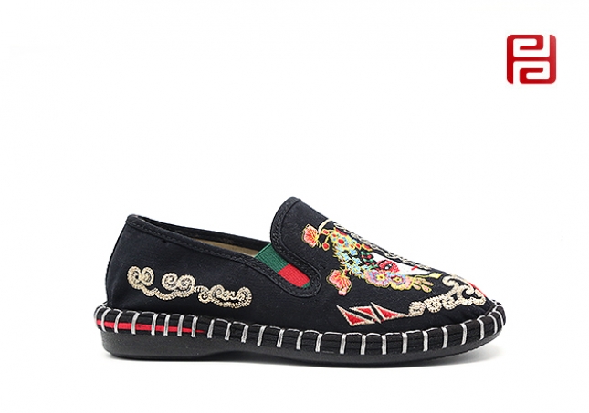 福連升老北京布鞋女鞋網(wǎng)紅刺繡中國風(fēng)一腳蹬休閑鞋